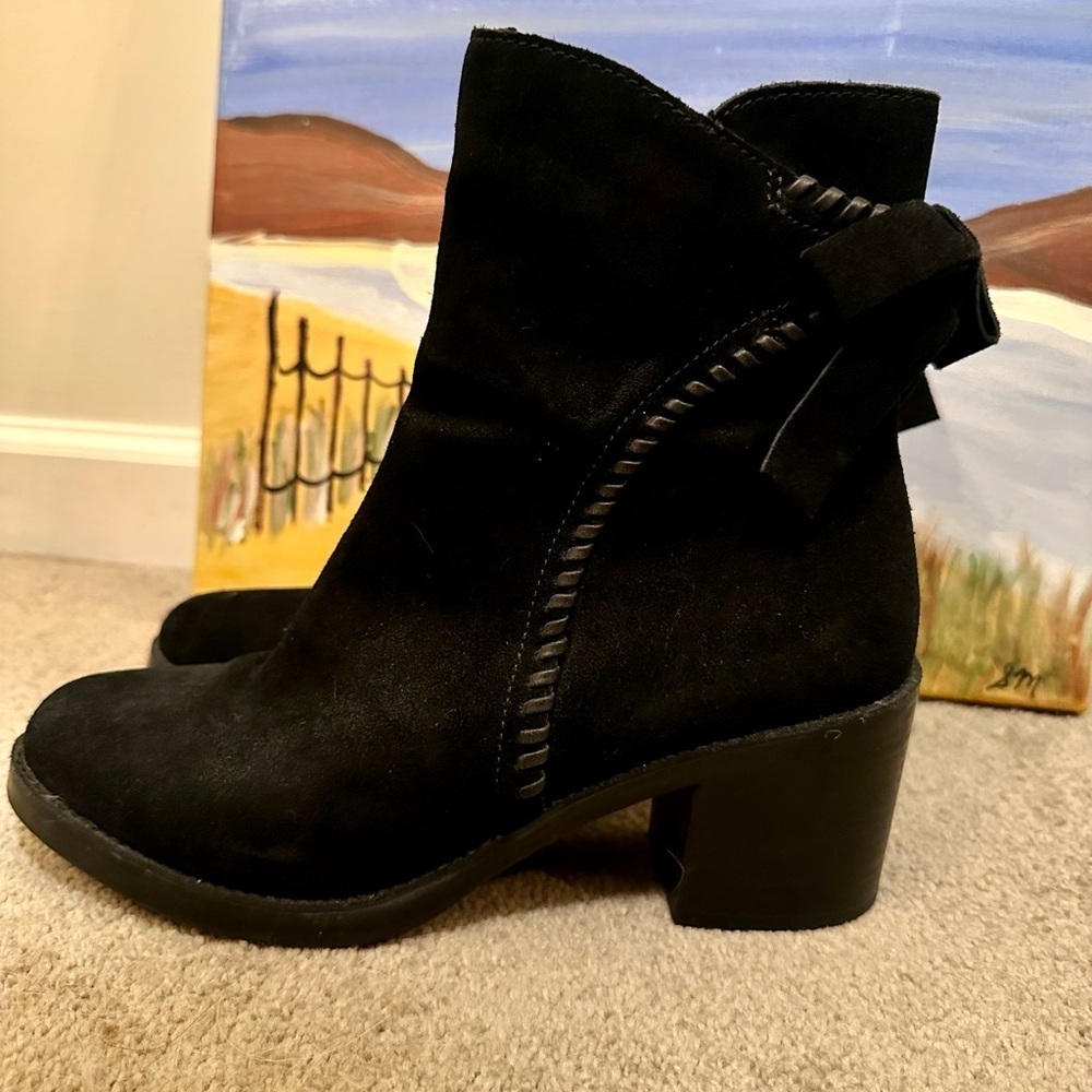 UGG Fraise Whipstitch Suede Boot - Picture 3 of 9